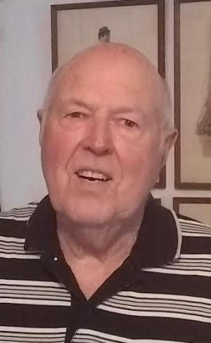 Roy Ault tells his grandfather’s Spanish-American War story. Sun photo by Don Moore